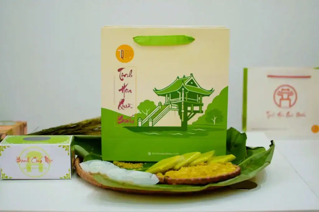 Bánh cốm truyền thống Việt Nam, ngon, giòn, thơm, phù hợp làm quà tặng.